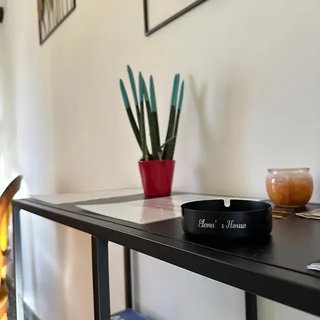 Elena's House דירה *