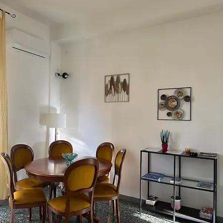 Elena's House Napels